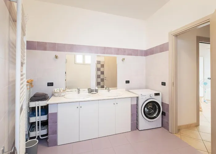 2 Bedroom In Casa vacanze *