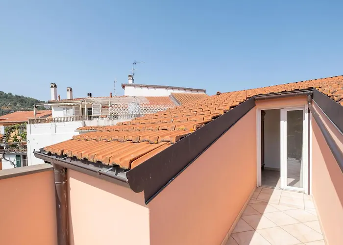 2 Bedroom In Casa vacanze *