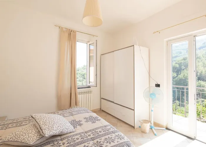 2 Bedroom In Casa vacanze Borgo d'Oneglia