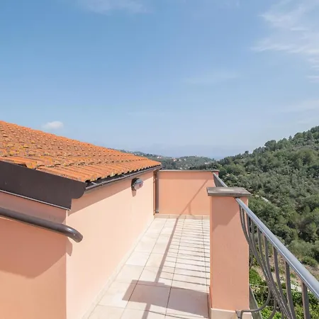 2 Bedroom In Borgo d'Oneglia