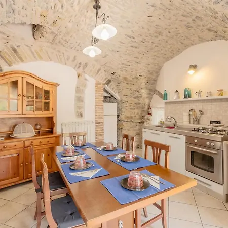 In Borgo Doneglia With Kitchenette * Borgo d'Oneglia