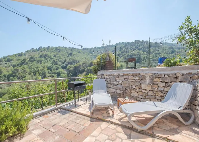 2 Bedroom In Сasa de vacaciones Borgo d'Oneglia